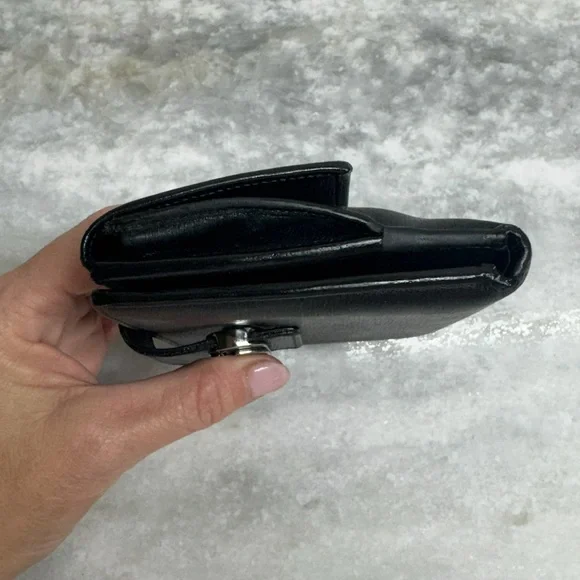 Gucci Black Leather Wallet Crossbody - Silver GG Buckle -
Silver Chain Strap - Picture 9 of 12